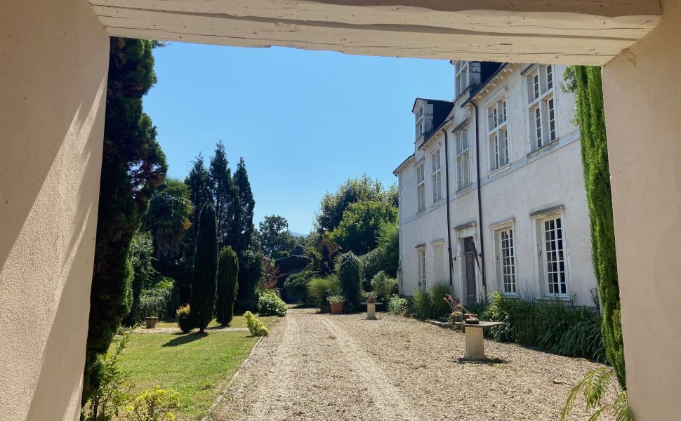 Superbe Château Renaissance datant du XVIIe siècle, avec un parc de 5,8 hectares